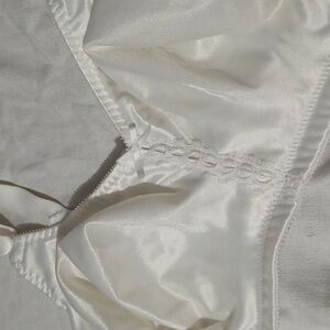 GUC Bali Luxurious Cream Satin Bra Size 44D